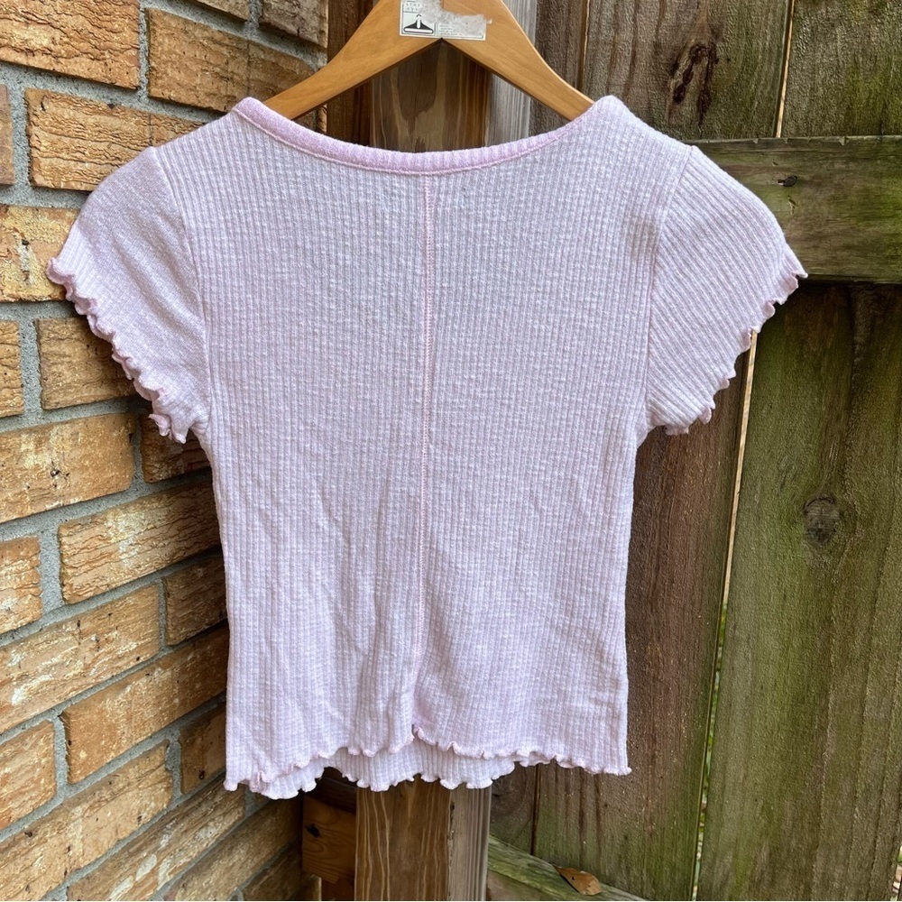 Abercrombie & Fitch Light Pink Ribbed Lettuce Hem Scoop Neck Baby Tee - Picture 3 of 3